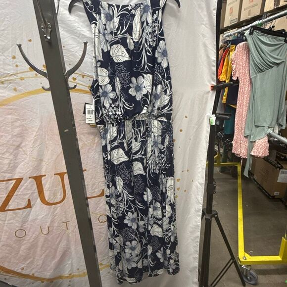 Robbie Bee Women's Plus Size Sleeveless Halter Floral Maxi Dress, 3X - Picture 2 of 4